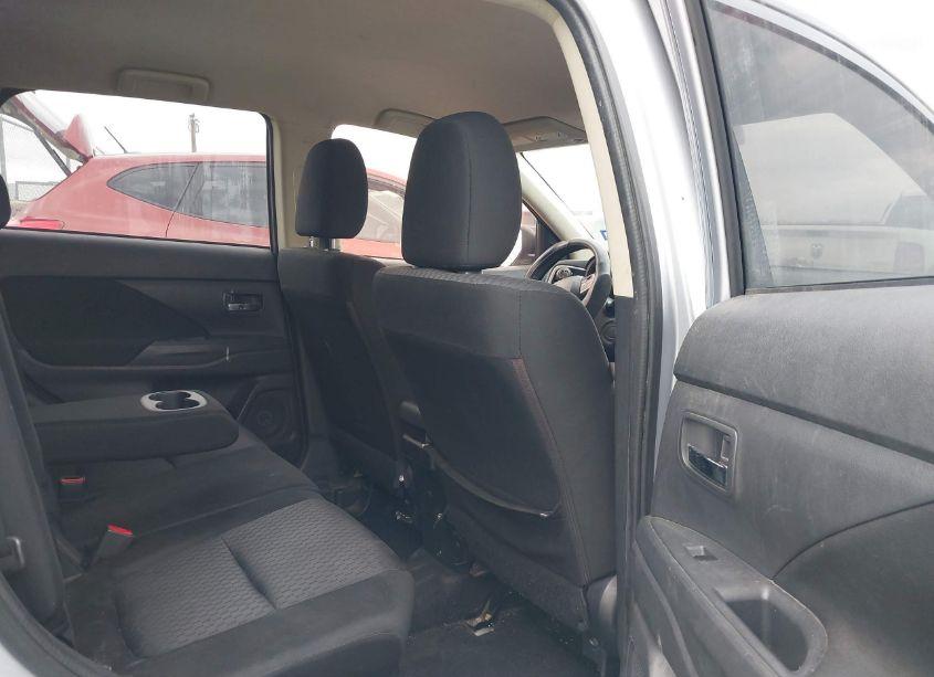 Photo 8 of 2014 Mitsubishi Outlander SE (VIN JA4AD3A35EZ018199)