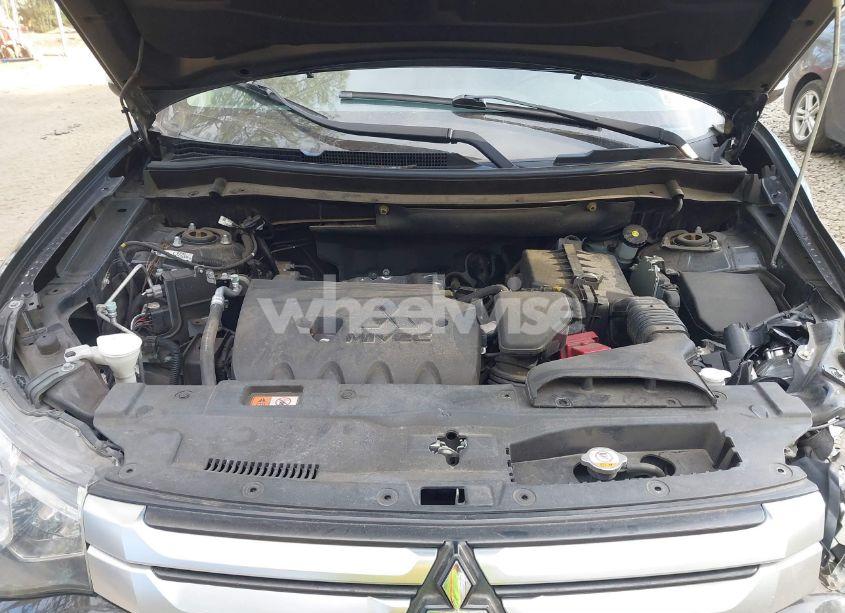 Photo 10 of 2015 Mitsubishi Outlander SE (VIN JA4AD3A35FZ001033)