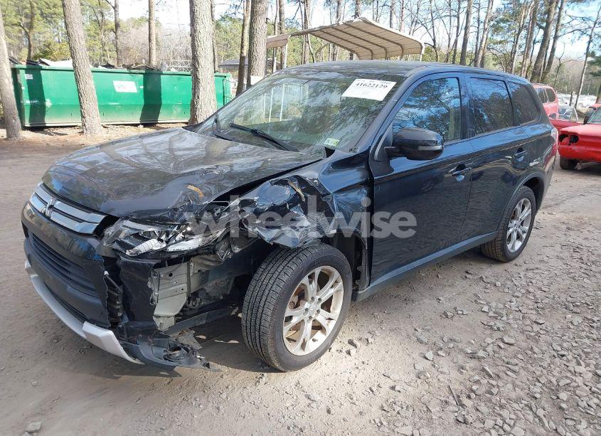 Photo 2 of 2015 Mitsubishi Outlander SE (VIN JA4AD3A35FZ001033)