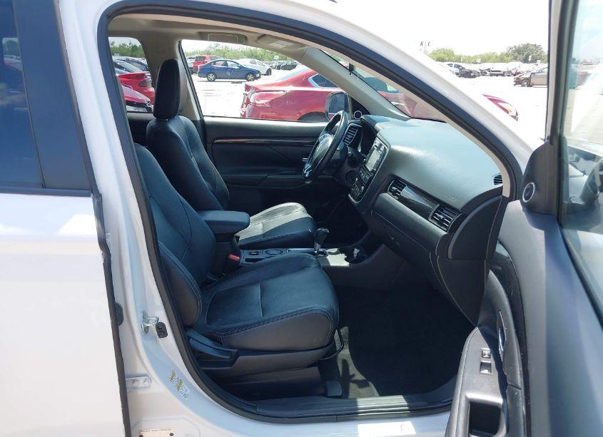 Photo 5 of 2016 Mitsubishi Outlander SEL (VIN JA4AD3A35GZ047494)