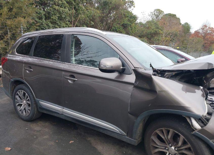 Photo 13 of 2017 Mitsubishi Outlander SE/SEL (VIN JA4AD3A35HZ029515)