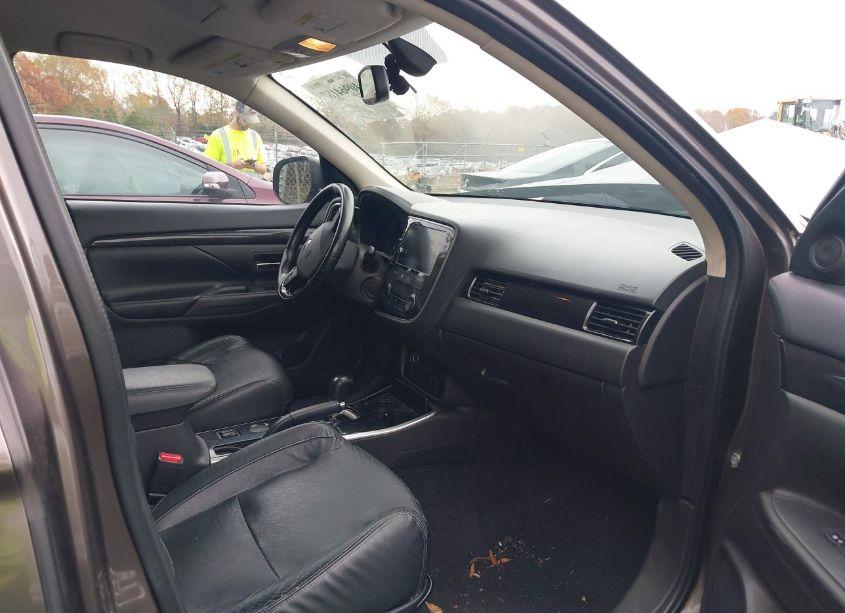 Photo 5 of 2017 Mitsubishi Outlander SE/SEL (VIN JA4AD3A35HZ029515)