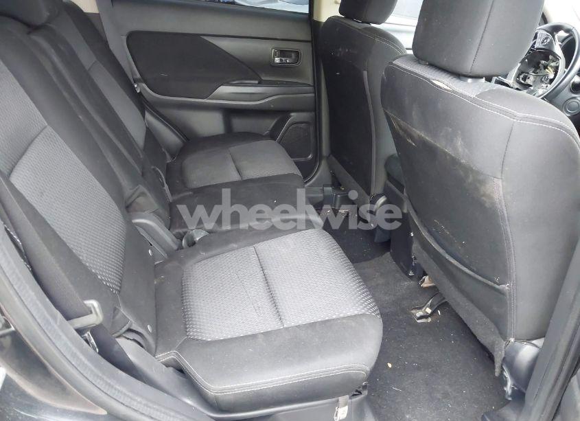 Photo 8 of 2017 Mitsubishi Outlander SE (VIN JA4AD3A35HZ040448)