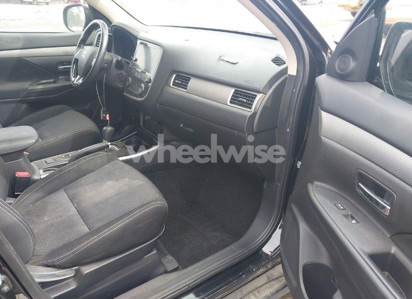 Photo 5 of 2017 Mitsubishi Outlander SE (VIN JA4AD3A35HZ068962)