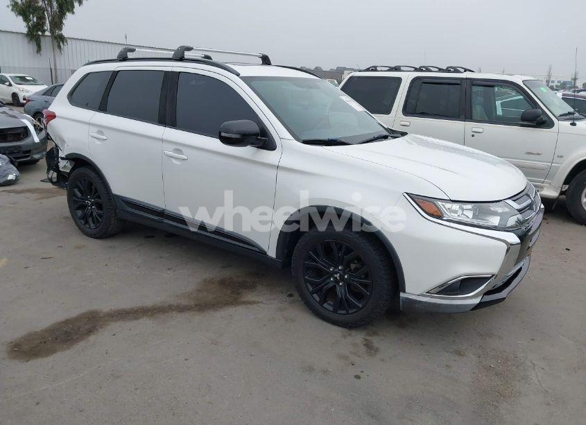 2018 Mitsubishi Outlander LE (VIN JA4AD3A35JZ060351) main photo