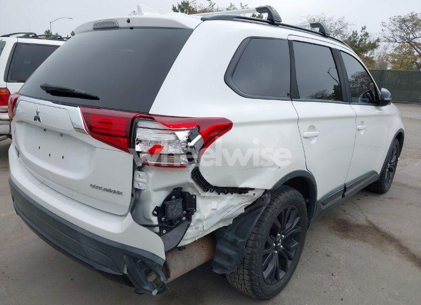 Photo 6 of 2018 Mitsubishi Outlander LE (VIN JA4AD3A35JZ060351)