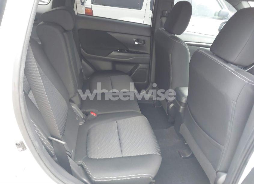 Photo 8 of 2018 Mitsubishi Outlander LE (VIN JA4AD3A35JZ060351)