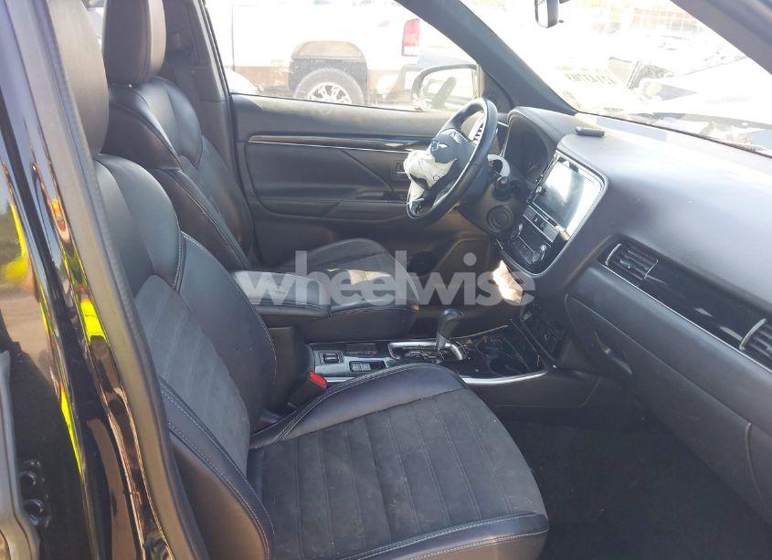 Photo 5 of 2019 Mitsubishi Outlander LE (VIN JA4AD3A35KZ025472)