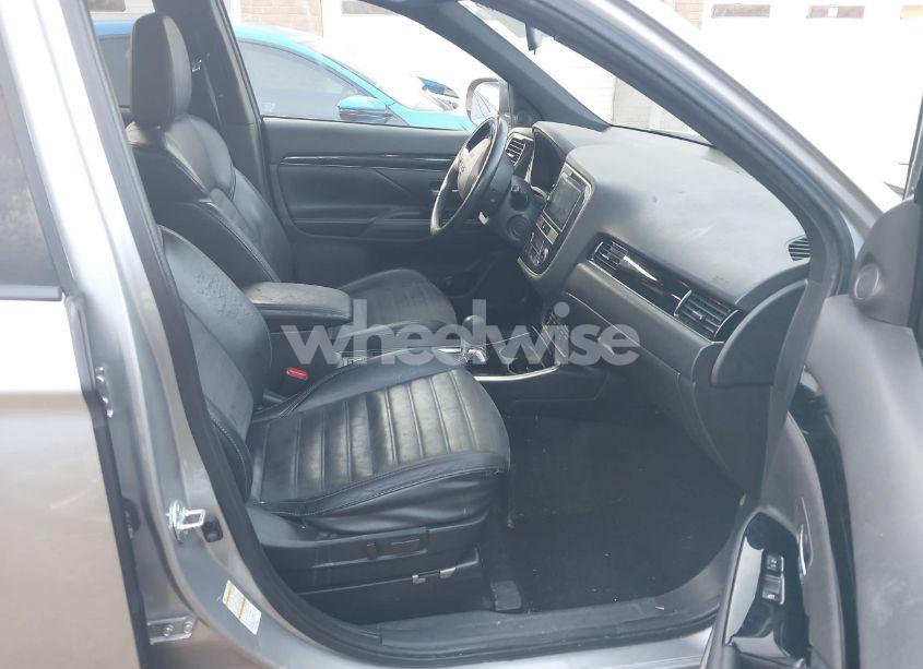 Photo 5 of 2019 Mitsubishi Outlander LE (VIN JA4AD3A35KZ038416)