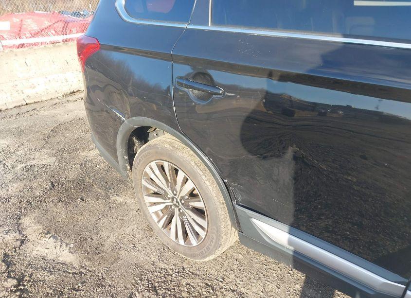 Photo 6 of 2019 Mitsubishi Outlander SEL (VIN JA4AD3A35KZ051280)