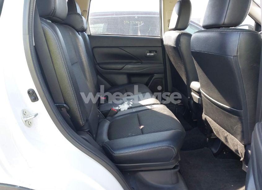 Photo 8 of 2015 Mitsubishi Outlander SE (VIN JA4AD3A36FZ002918)