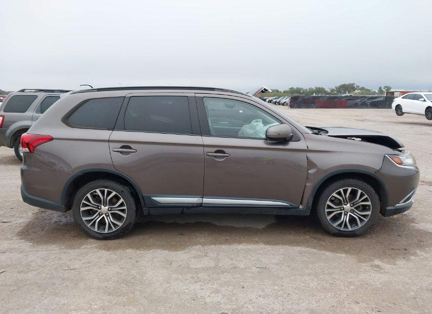 Photo 12 of 2016 Mitsubishi Outlander SEL (VIN JA4AD3A36GZ006825)