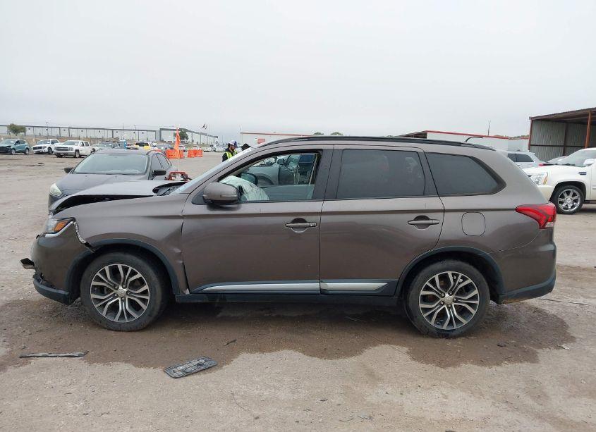 Photo 13 of 2016 Mitsubishi Outlander SEL (VIN JA4AD3A36GZ006825)