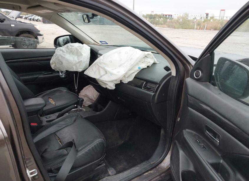 Photo 5 of 2016 Mitsubishi Outlander SEL (VIN JA4AD3A36GZ006825)