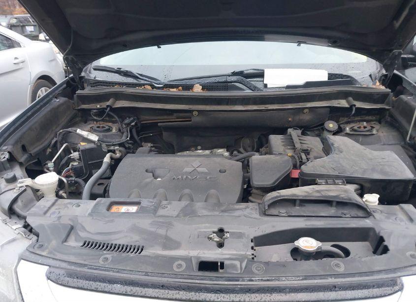 Photo 10 of 2016 Mitsubishi Outlander SE/SEL (VIN JA4AD3A36GZ010826)