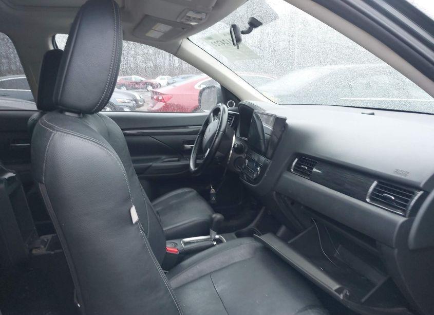 Photo 5 of 2016 Mitsubishi Outlander SE/SEL (VIN JA4AD3A36GZ010826)