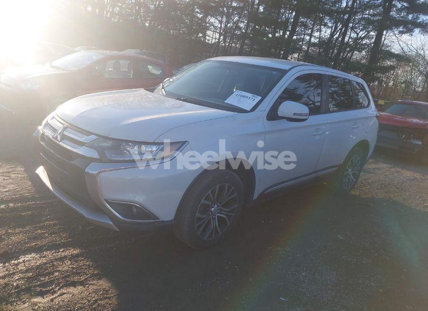 Photo 2 of 2016 Mitsubishi Outlander SE (VIN JA4AD3A36GZ020286)