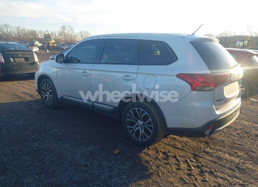 Photo 3 of 2016 Mitsubishi Outlander SE (VIN JA4AD3A36GZ020286)