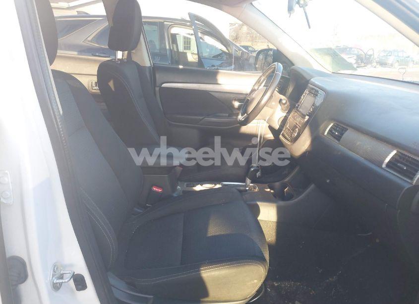 Photo 5 of 2016 Mitsubishi Outlander SE (VIN JA4AD3A36GZ020286)