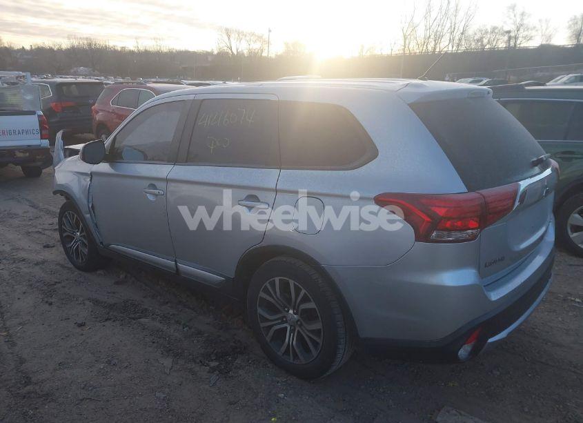 Photo 3 of 2016 Mitsubishi Outlander SE (VIN JA4AD3A36GZ032941)