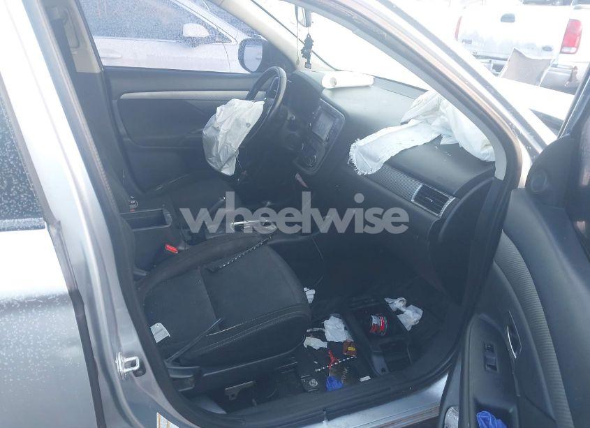 Photo 5 of 2016 Mitsubishi Outlander SE (VIN JA4AD3A36GZ032941)