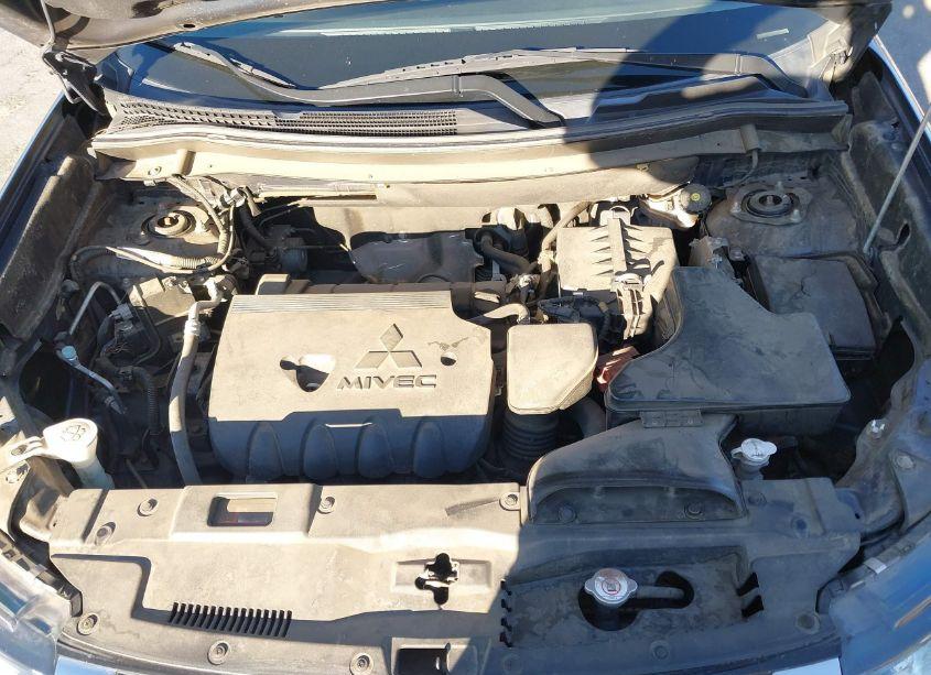 Photo 10 of 2016 Mitsubishi Outlander SEL (VIN JA4AD3A36GZ062179)