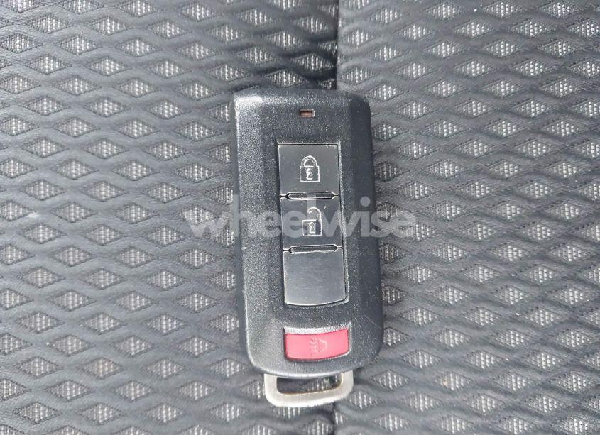 Photo 11 of 2017 Mitsubishi Outlander SE/SEL (VIN JA4AD3A36HZ039163)