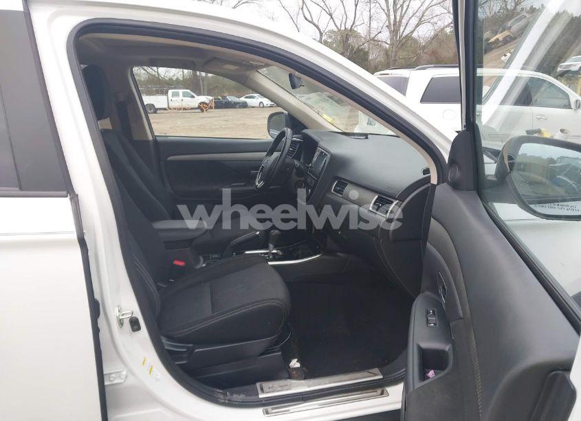 Photo 5 of 2017 Mitsubishi Outlander SE/SEL (VIN JA4AD3A36HZ039163)