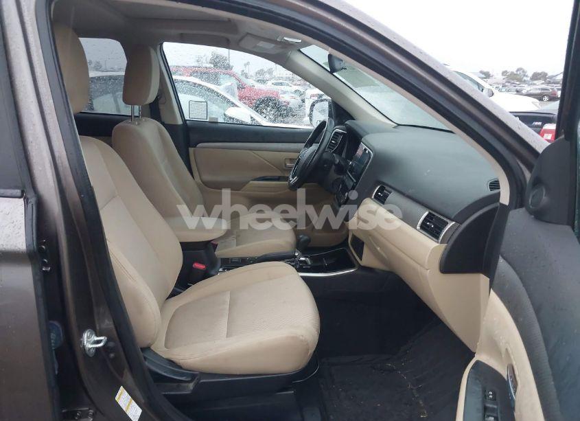 Photo 5 of 2017 Mitsubishi Outlander SE (VIN JA4AD3A36HZ063172)