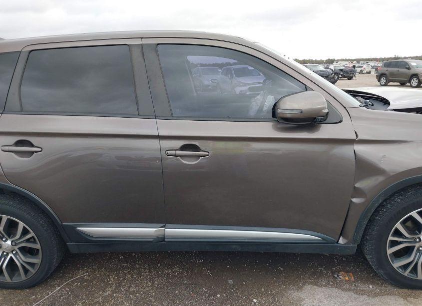 Photo 13 of 2018 Mitsubishi Outlander SE (VIN JA4AD3A36JZ021011)