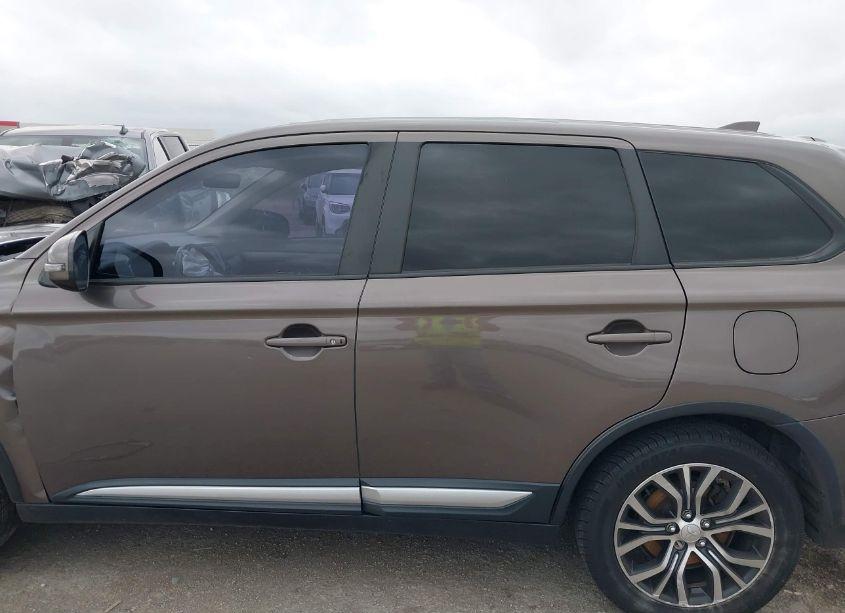 Photo 14 of 2018 Mitsubishi Outlander SE (VIN JA4AD3A36JZ021011)
