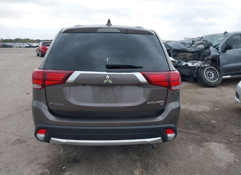 Photo 16 of 2018 Mitsubishi Outlander SE (VIN JA4AD3A36JZ021011)