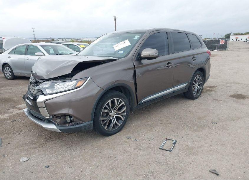 Photo 2 of 2018 Mitsubishi Outlander SE (VIN JA4AD3A36JZ021011)