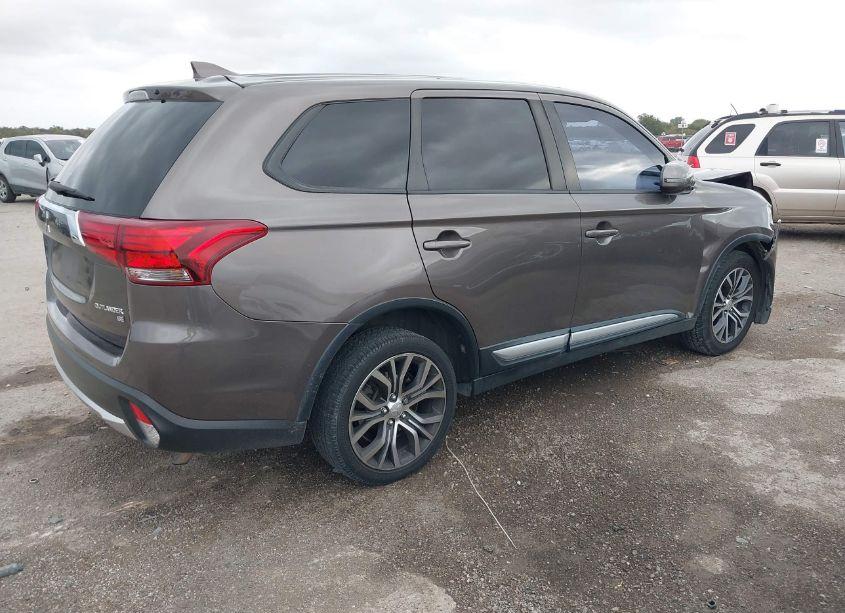 Photo 4 of 2018 Mitsubishi Outlander SE (VIN JA4AD3A36JZ021011)