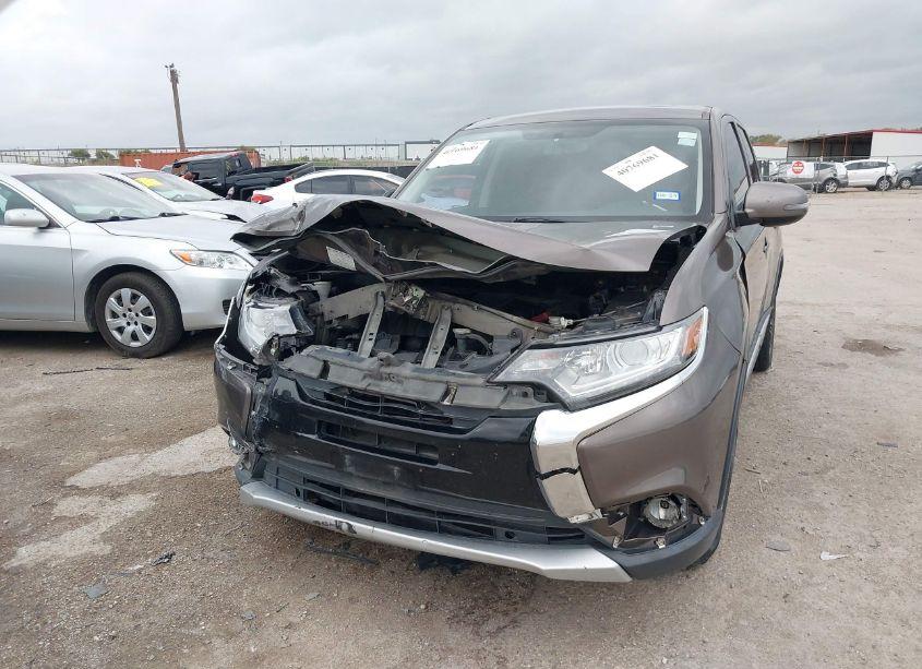Photo 6 of 2018 Mitsubishi Outlander SE (VIN JA4AD3A36JZ021011)