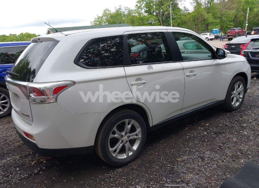 Photo 4 of 2014 Mitsubishi Outlander SE (VIN JA4AD3A37EZ015188)