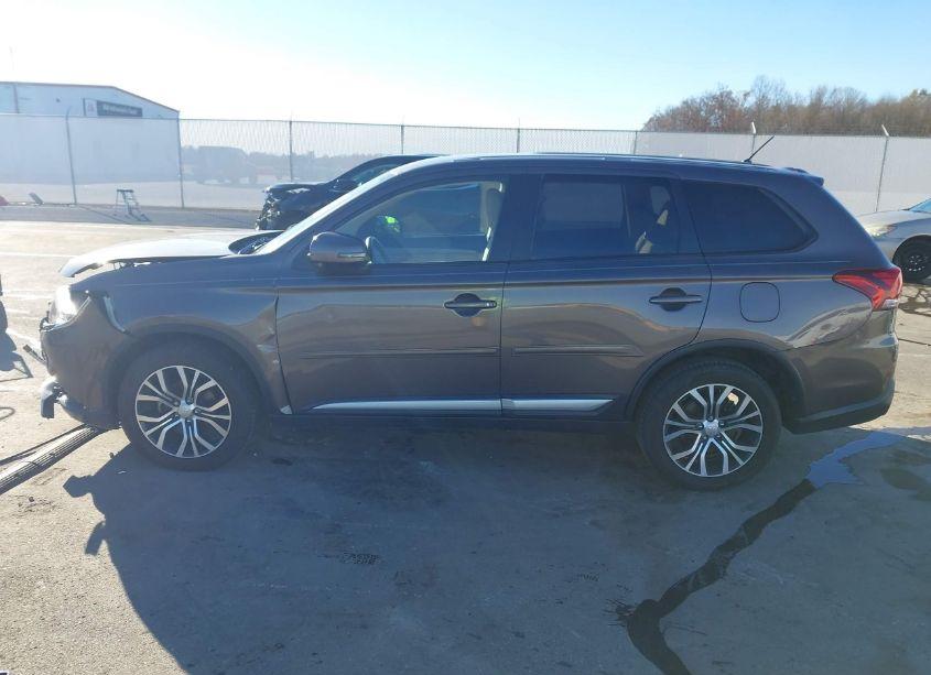 Photo 15 of 2016 Mitsubishi Outlander SE/SEL (VIN JA4AD3A37GZ006123)