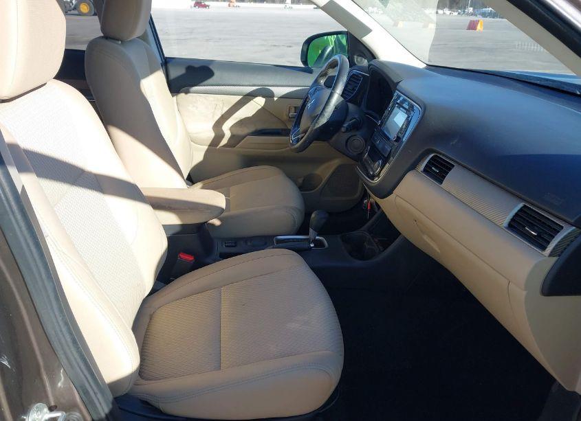 Photo 5 of 2016 Mitsubishi Outlander SE/SEL (VIN JA4AD3A37GZ006123)