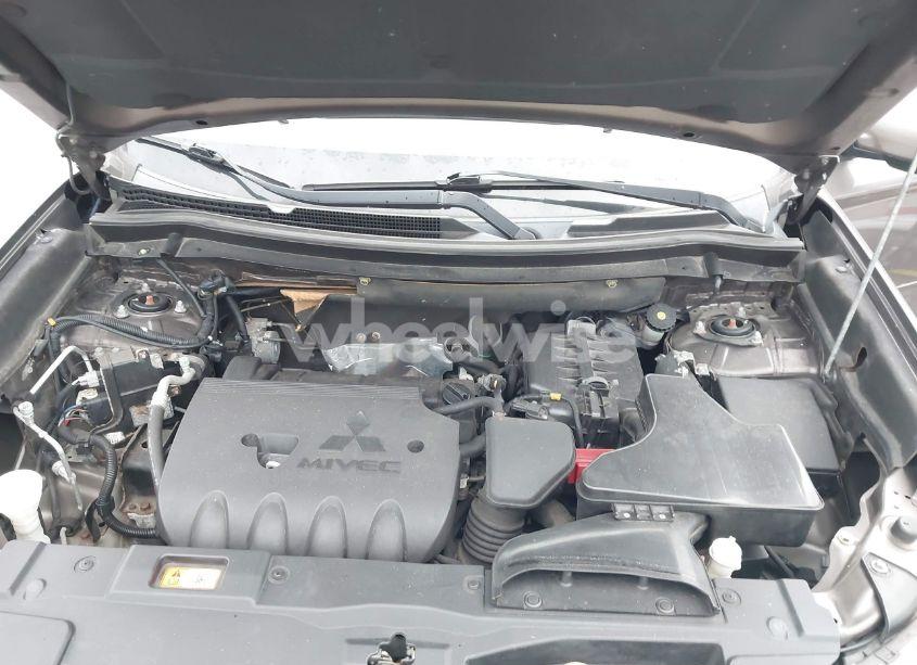 Photo 10 of 2016 Mitsubishi Outlander SE (VIN JA4AD3A37GZ043768)