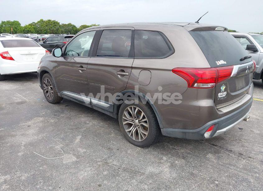 Photo 3 of 2016 Mitsubishi Outlander SE (VIN JA4AD3A37GZ043768)