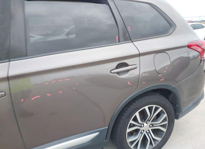 Photo 13 of 2016 Mitsubishi Outlander SEL (VIN JA4AD3A37GZ047917)