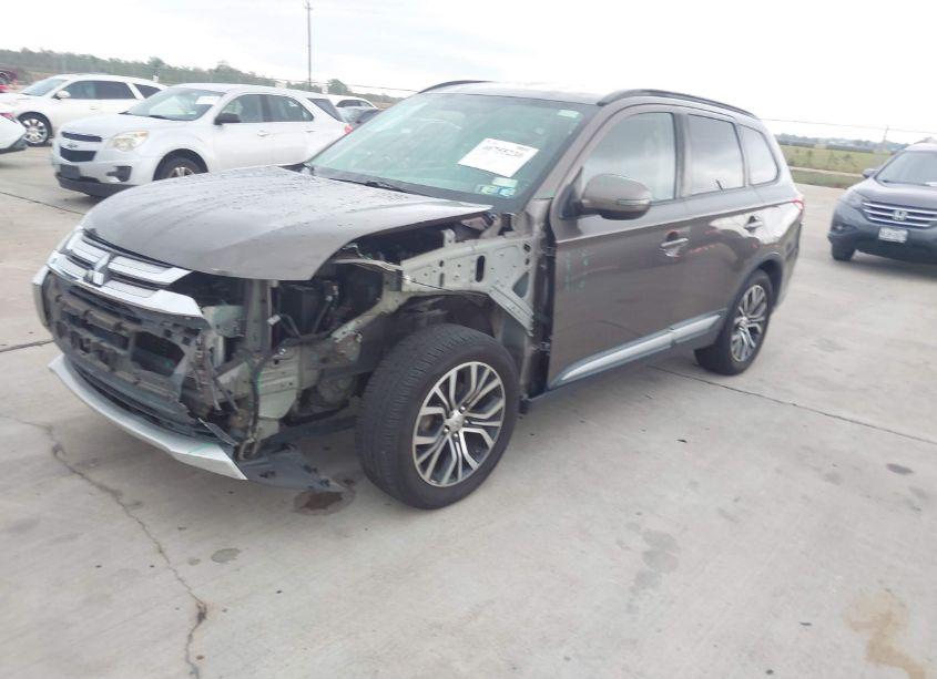 Photo 2 of 2016 Mitsubishi Outlander SEL (VIN JA4AD3A37GZ047917)