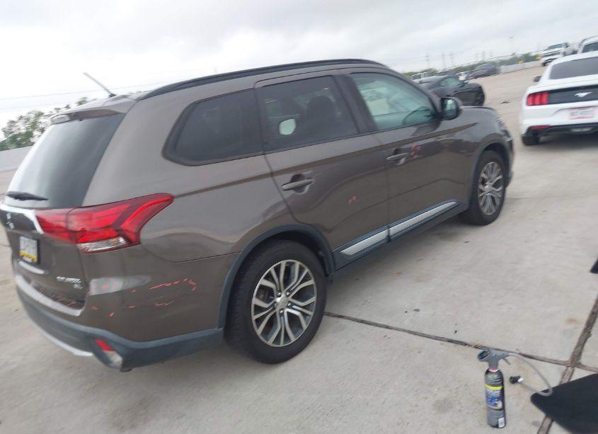Photo 4 of 2016 Mitsubishi Outlander SEL (VIN JA4AD3A37GZ047917)
