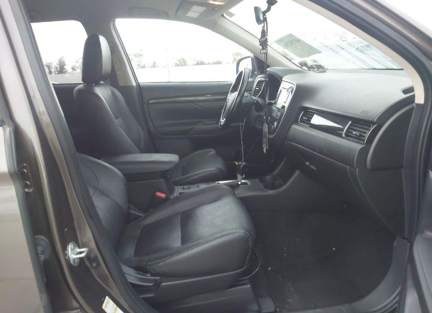 Photo 5 of 2016 Mitsubishi Outlander SEL (VIN JA4AD3A37GZ047917)