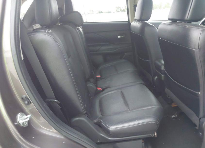 Photo 8 of 2016 Mitsubishi Outlander SEL (VIN JA4AD3A37GZ047917)