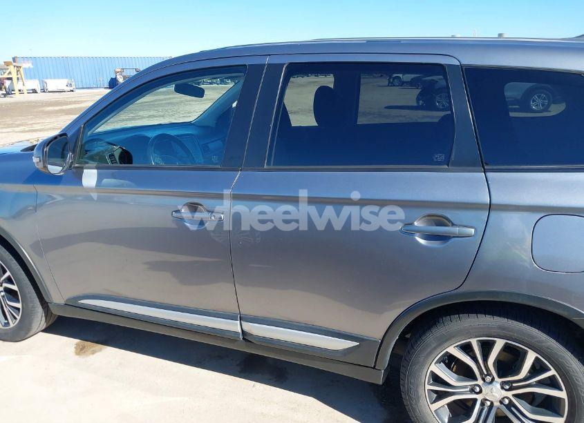 Photo 15 of 2017 Mitsubishi Outlander SE/SEL (VIN JA4AD3A37HZ014143)