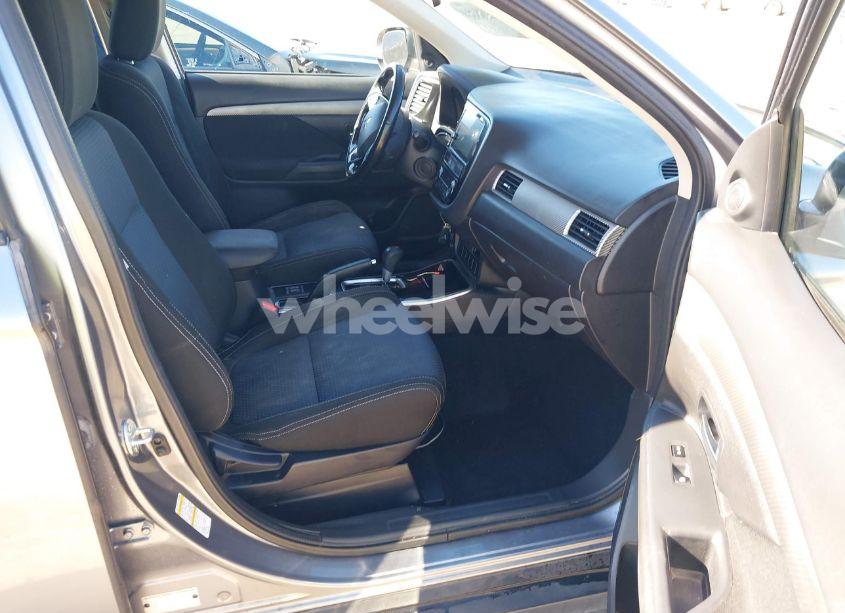 Photo 5 of 2017 Mitsubishi Outlander SE/SEL (VIN JA4AD3A37HZ014143)