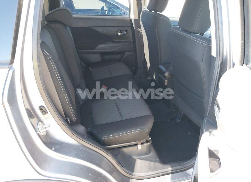 Photo 8 of 2017 Mitsubishi Outlander SE/SEL (VIN JA4AD3A37HZ014143)