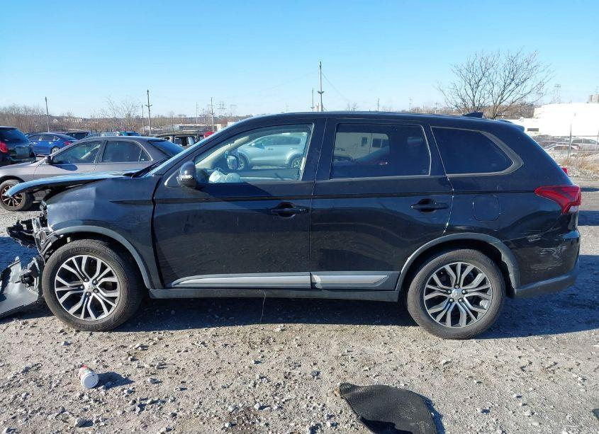Photo 13 of 2017 Mitsubishi Outlander SE (VIN JA4AD3A37HZ067084)