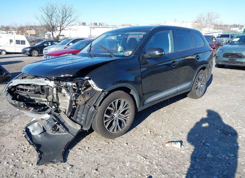 Photo 2 of 2017 Mitsubishi Outlander SE (VIN JA4AD3A37HZ067084)